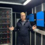 Інвертори Victron Energy 24 кВт та стелаж накопичувачів Pylontech 30 кВт·год